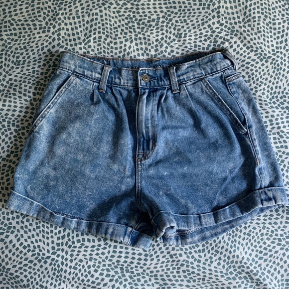 American Eagle Mom Denim High Rise Pleated Cuffed Shorts - Picture 1 of 5